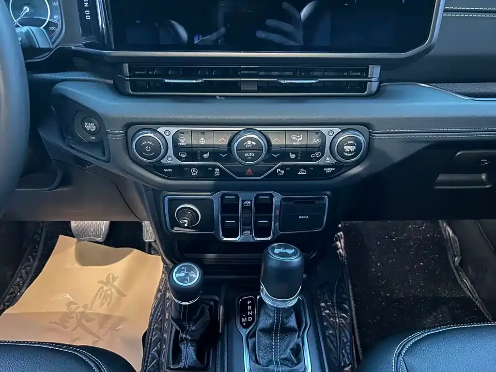 Jeep Wrangler — фото 6