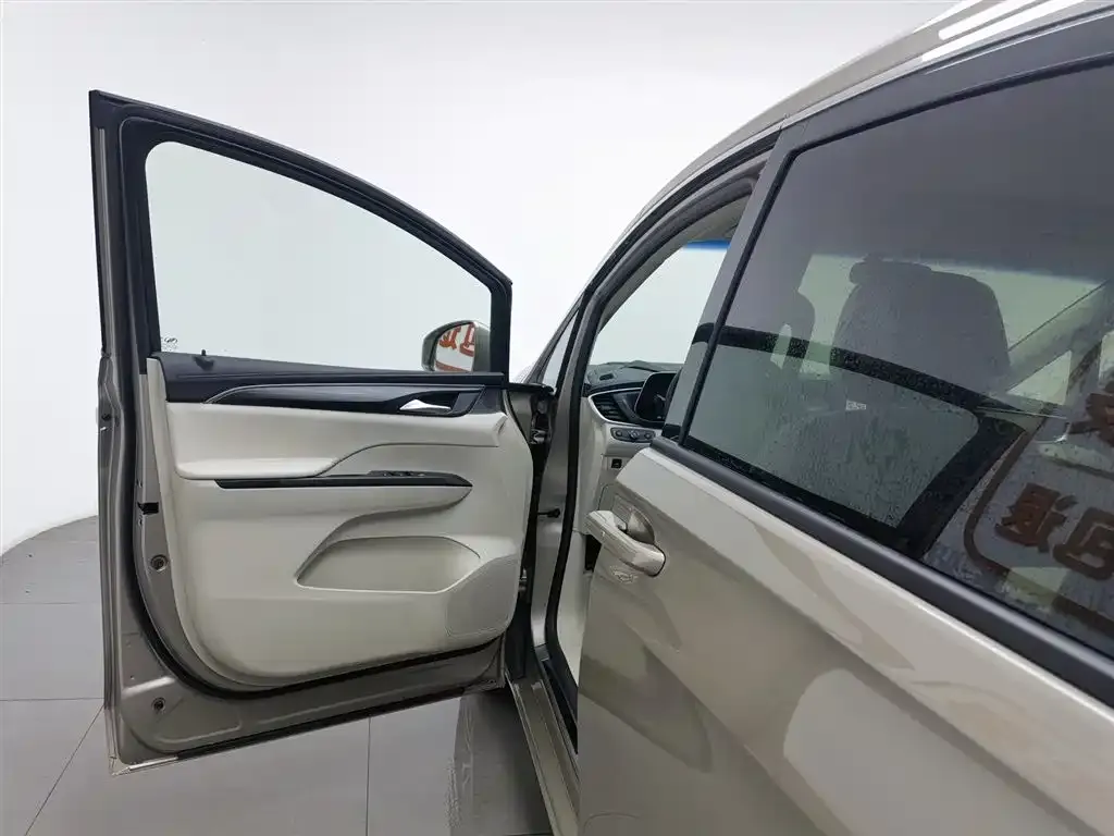Buick GL8 2024 из CN, фото 8