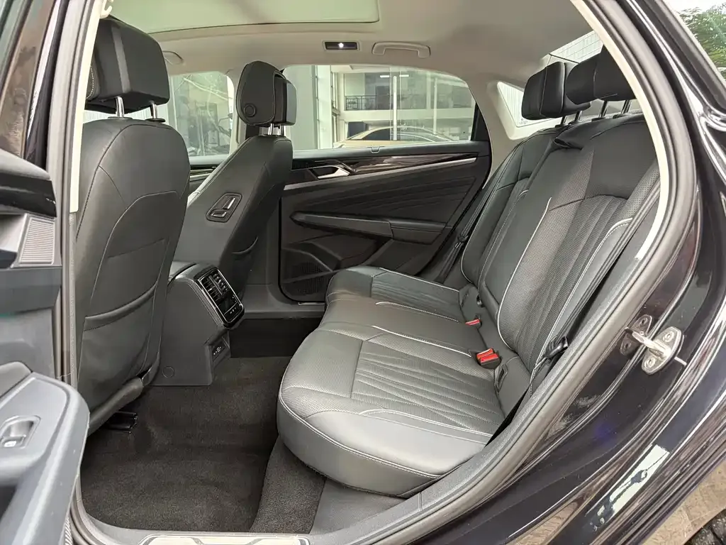 Volkswagen Passat — фото 9