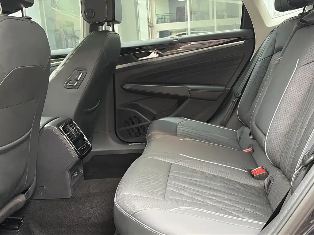 Volkswagen Passat — фото 10
