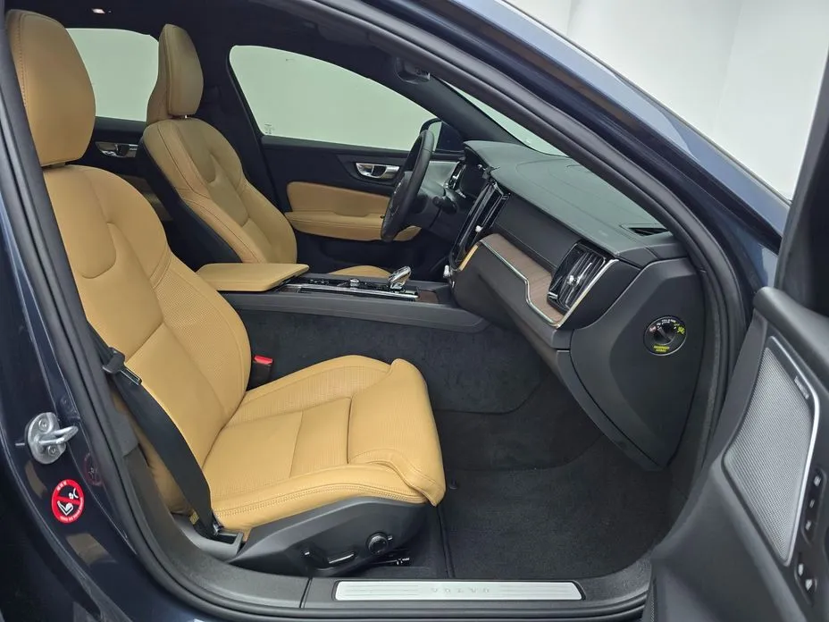 Volvo S60 2024 из KR, фото 8