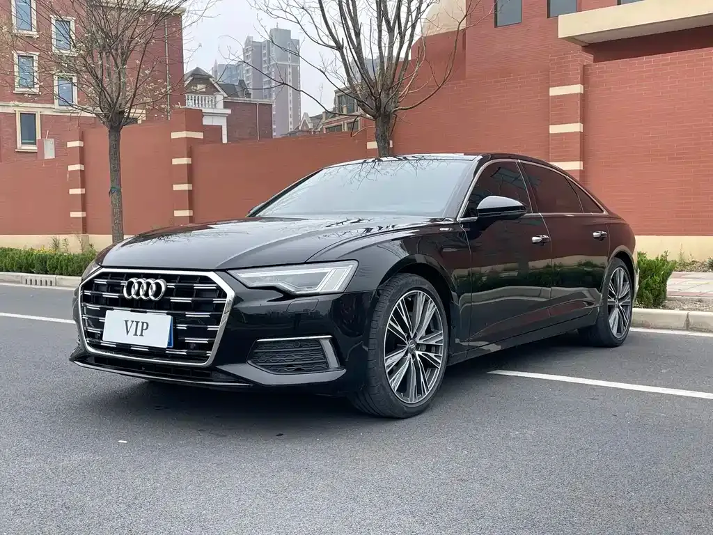 Audi A6L — фото 1
