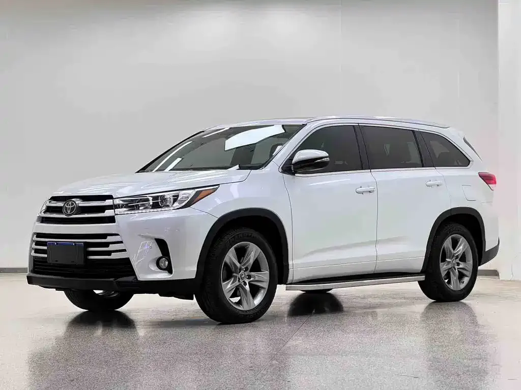 Toyota Highlander — фото 1