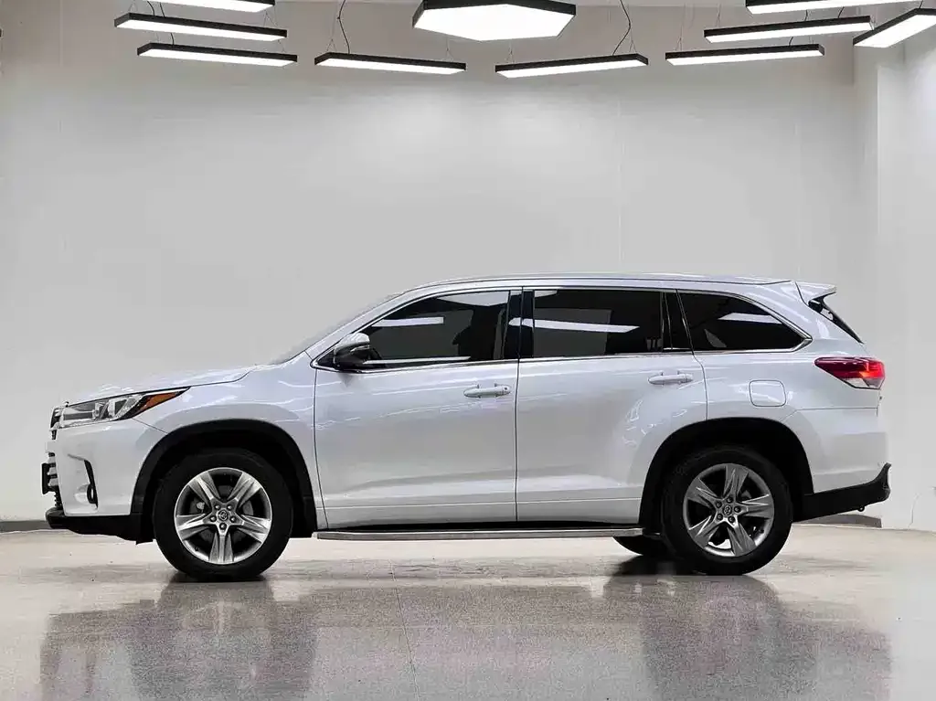 Toyota Highlander — фото 4