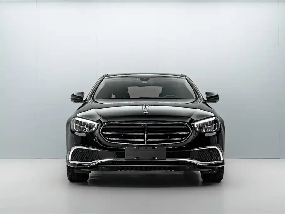 Mercedes-Benz E-Class — фото 2