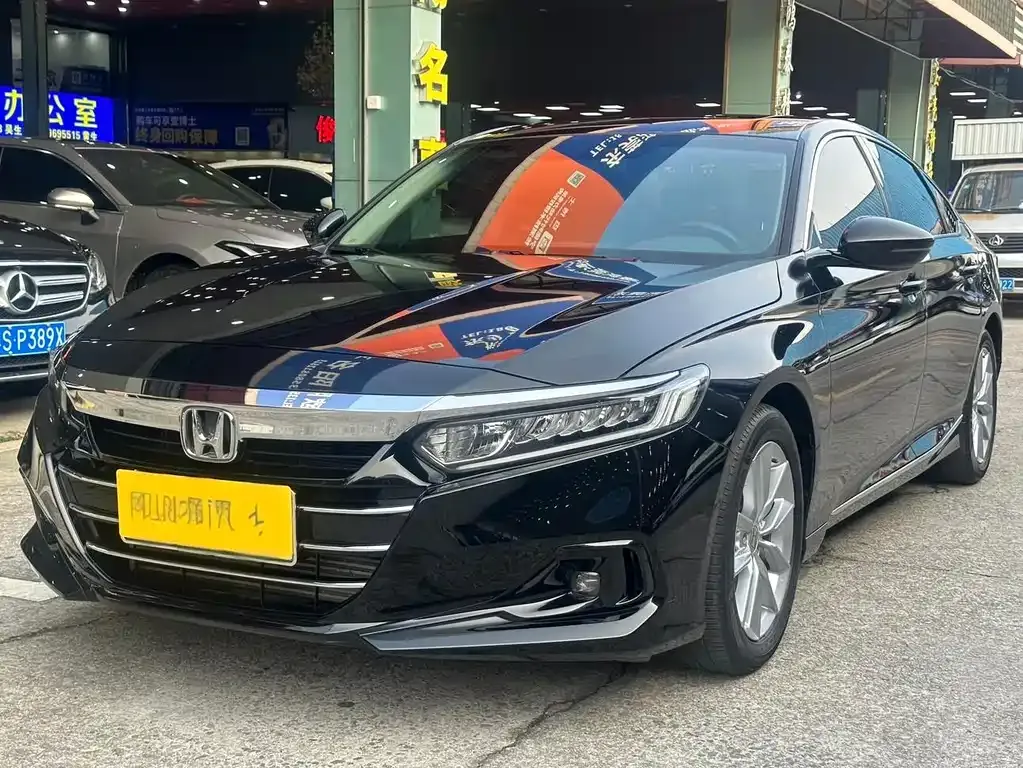 Honda Accord — фото 1