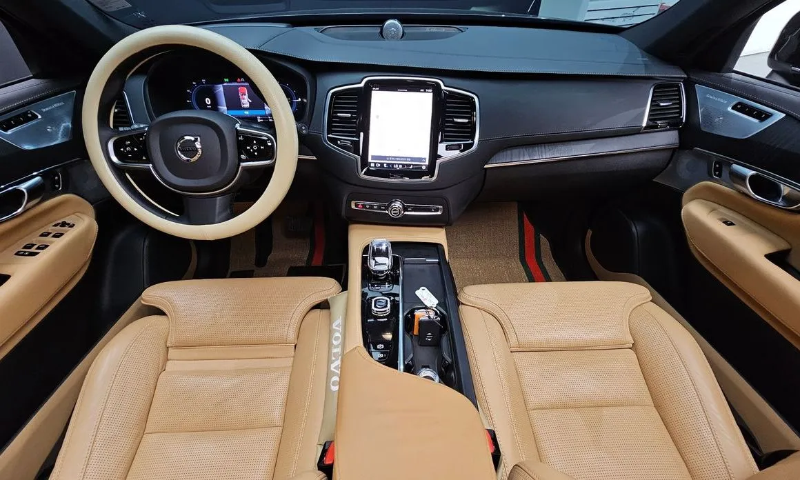 Volvo XC90 — фото 10