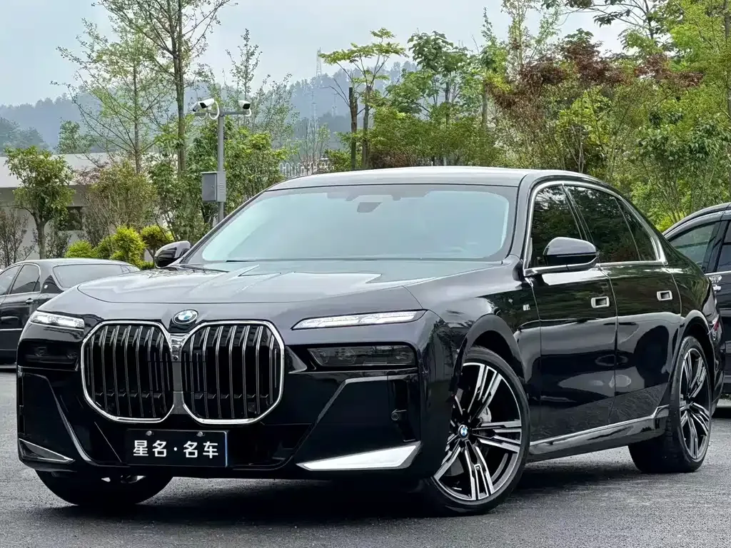 BMW 7 Series — фото 1