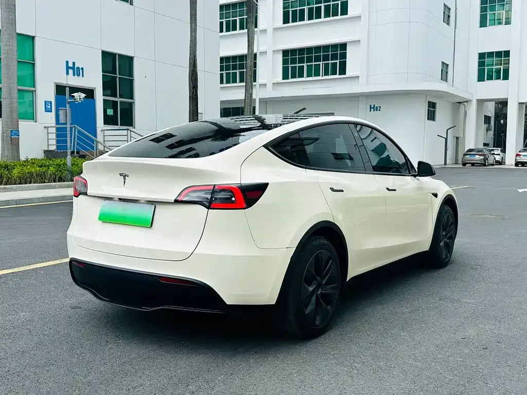Tesla Model Y — фото 3