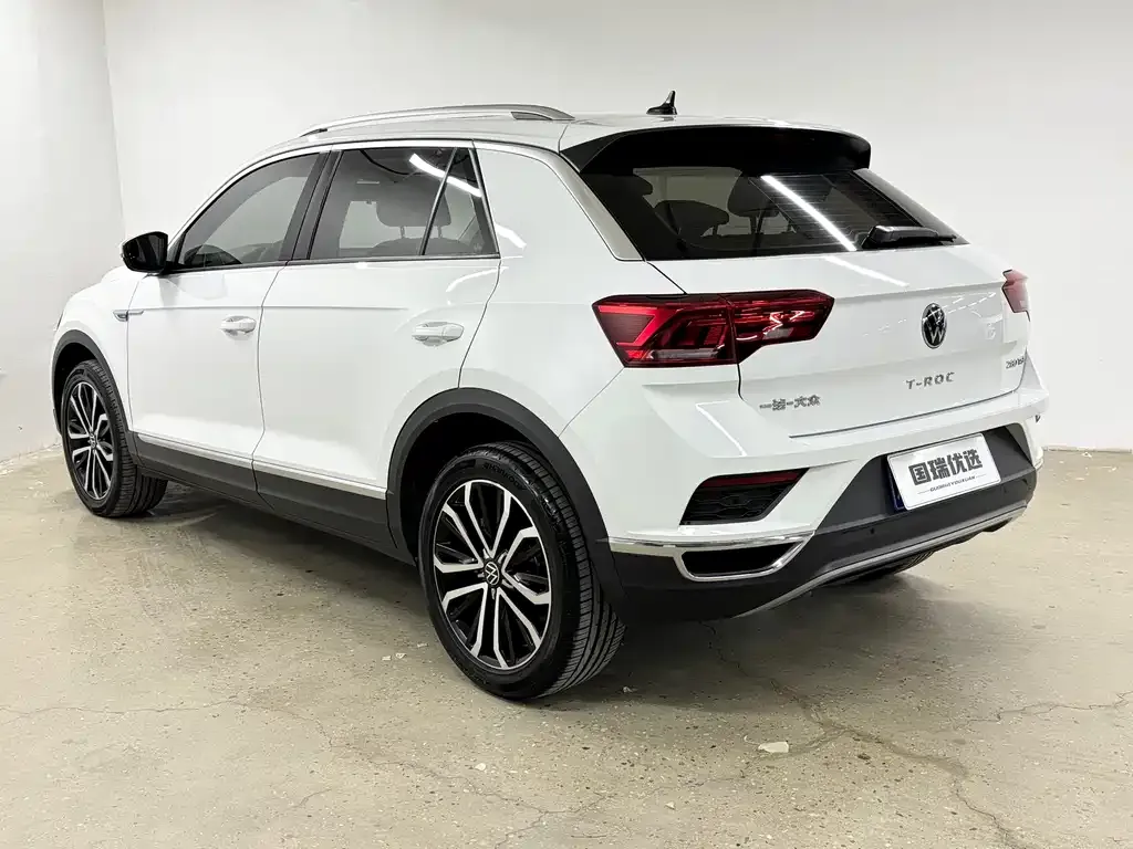 Volkswagen T-Roc — фото 7