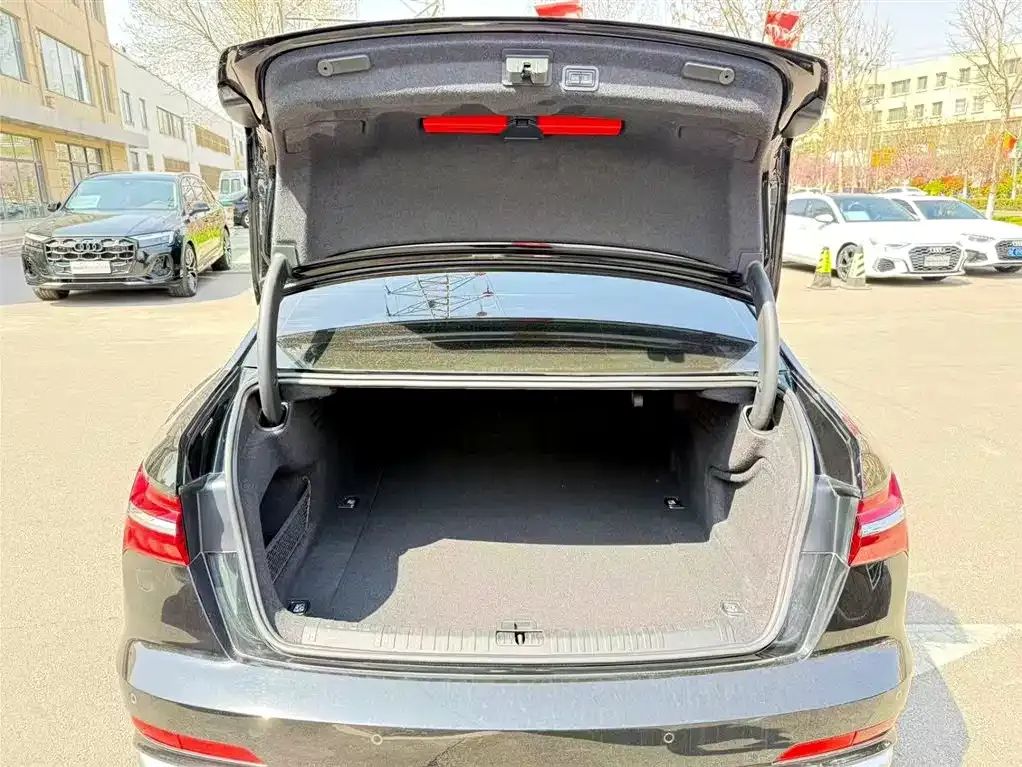 Audi A6L 2024 из CN, фото 6