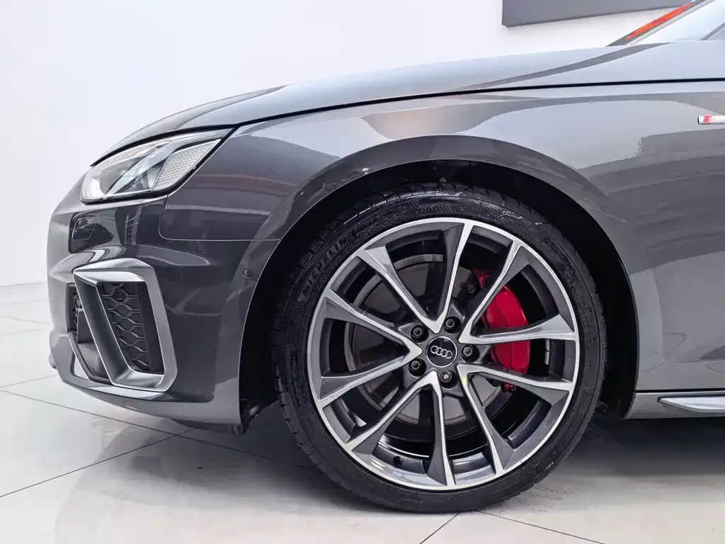 Audi A4L 2021 из CN, фото 5
