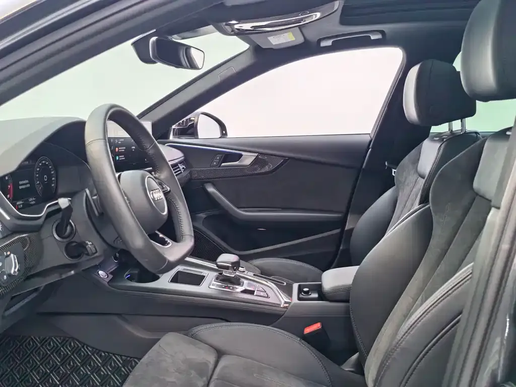 Audi A4L 2021 из CN, фото 8