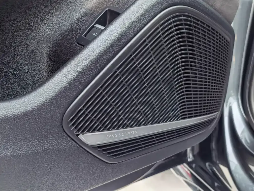 Audi A4L 2021 из CN, фото 10