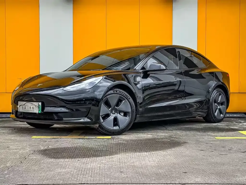 Tesla Model 3 — фото 1