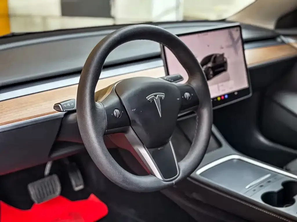 Tesla Model 3 — фото 2