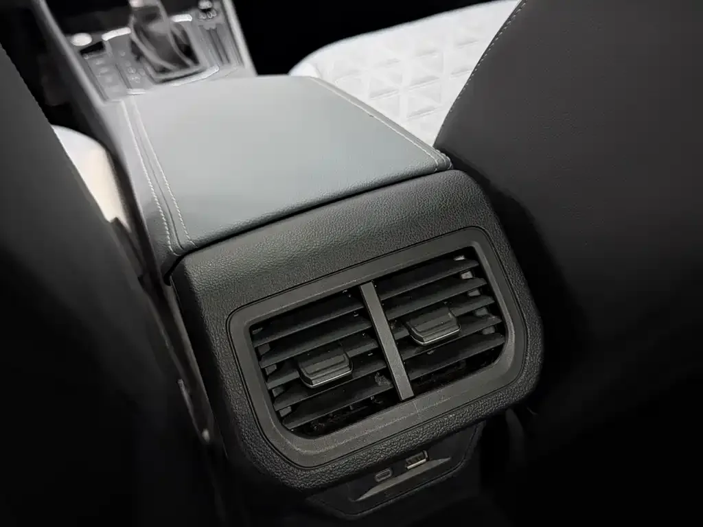 Volkswagen Lavida 2023 из CN, фото 2