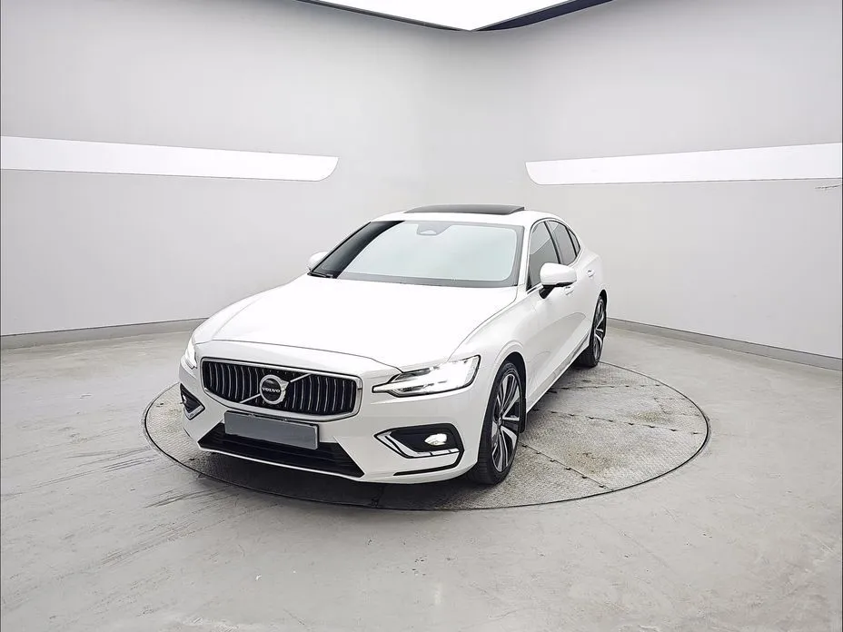 Volvo S60 — фото 1