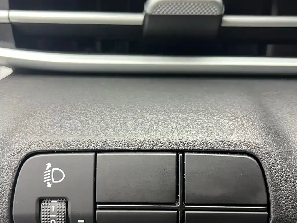 Hyundai Elantra — фото 8