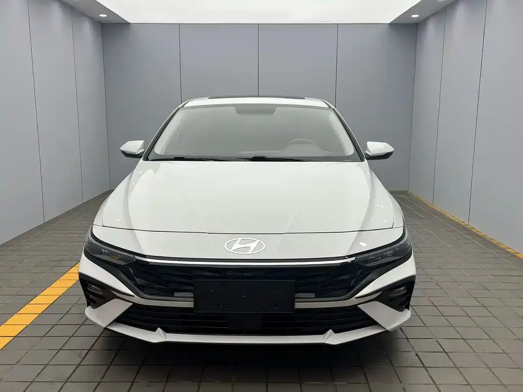 Hyundai Elantra — фото 7