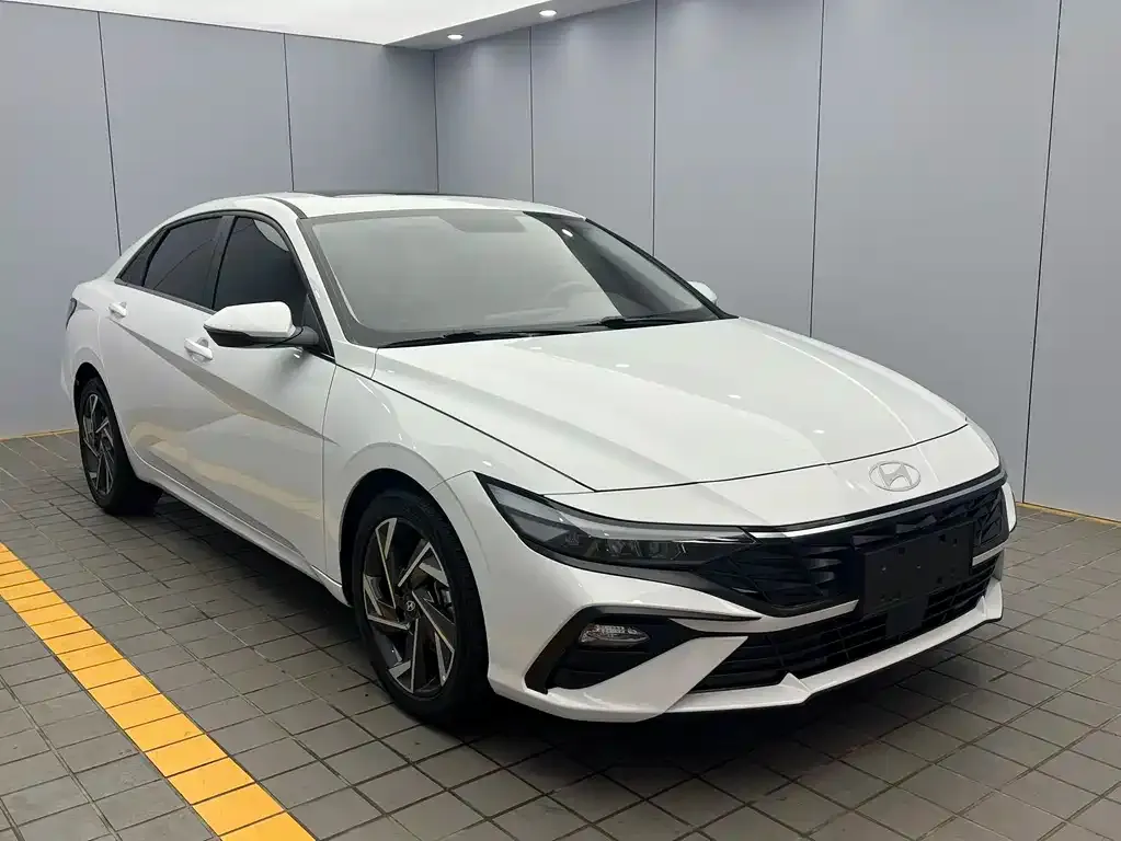Hyundai Elantra — фото 4