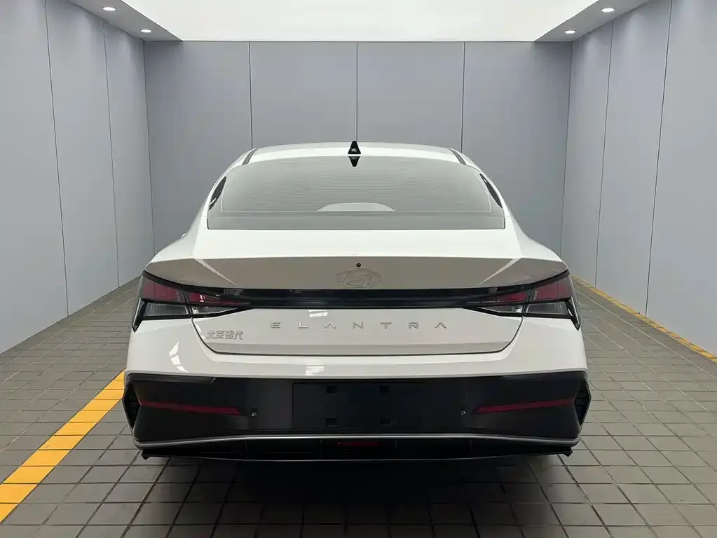 Hyundai Elantra — фото 2