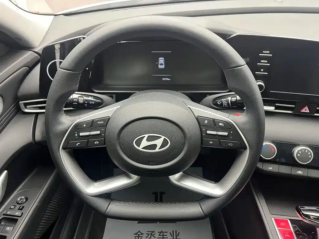 Hyundai Elantra — фото 10