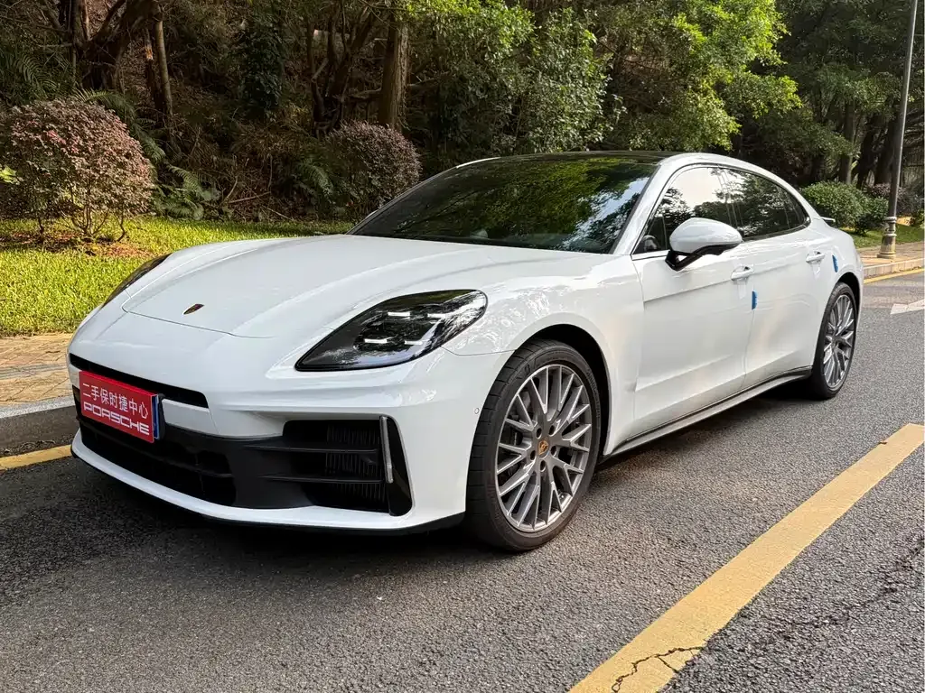 Porsche Panamera — фото 1