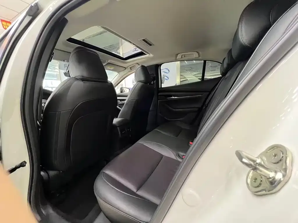Mazda 3 Axela 2022 из CN, фото 3