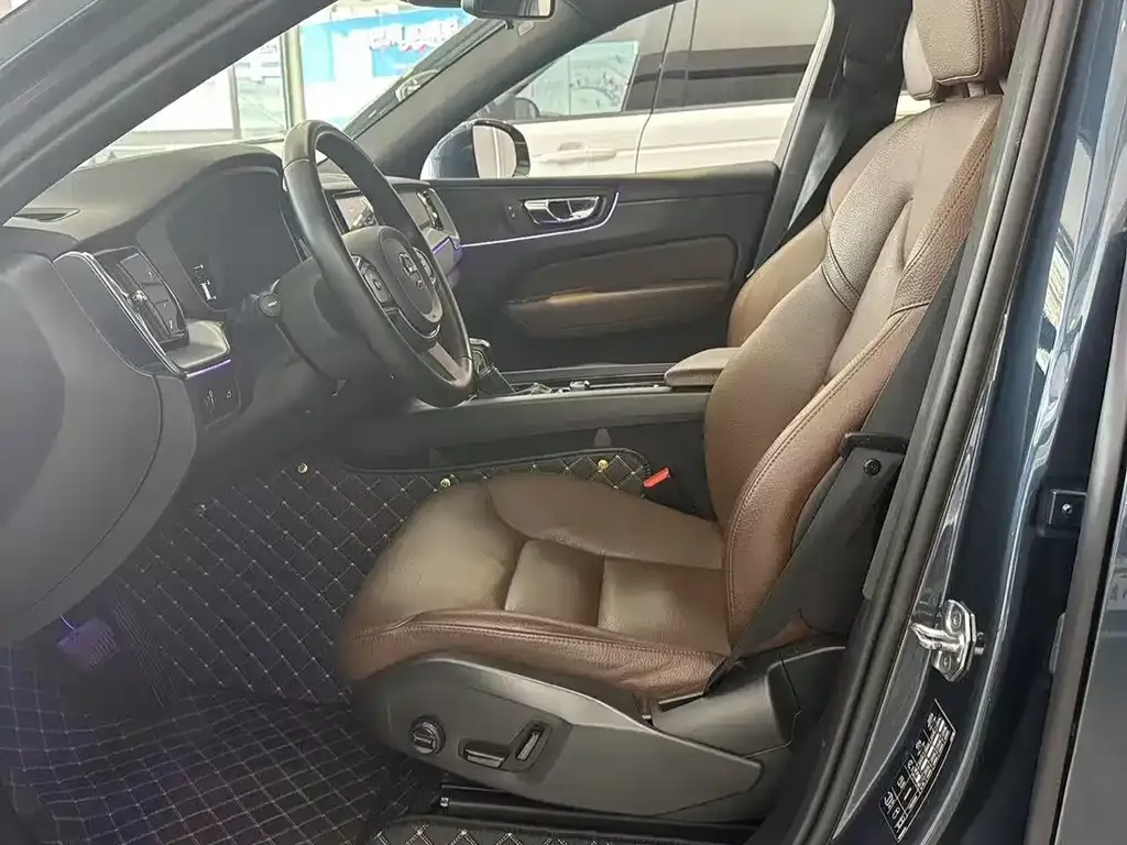 Volvo XC60 2021 из CN, фото 3