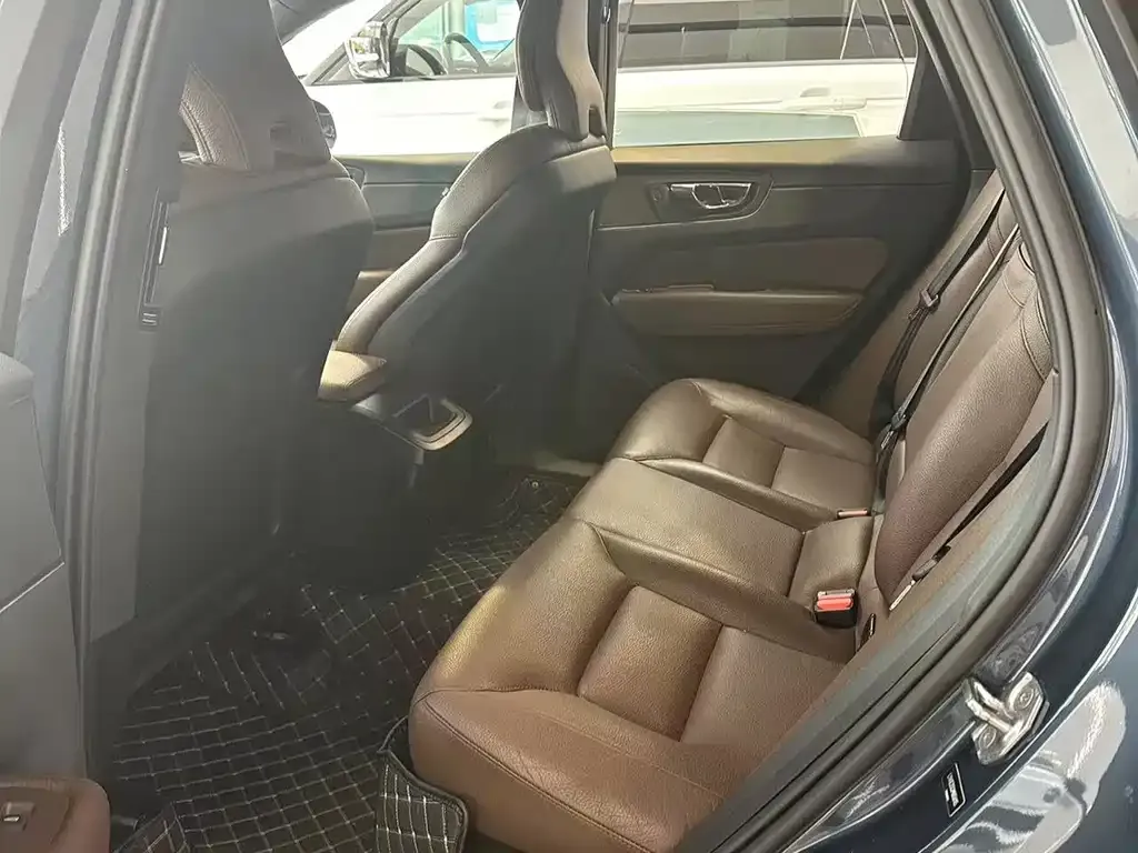 Volvo XC60 2021 из CN, фото 6