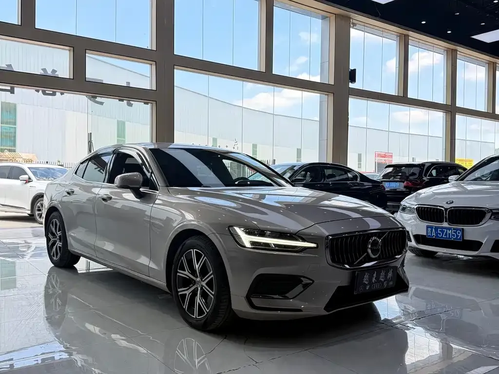 Volvo S60 2023 из CN, фото 8