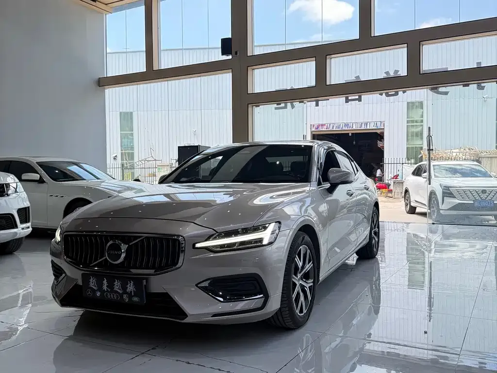 Volvo S60 2023 из CN, фото 6