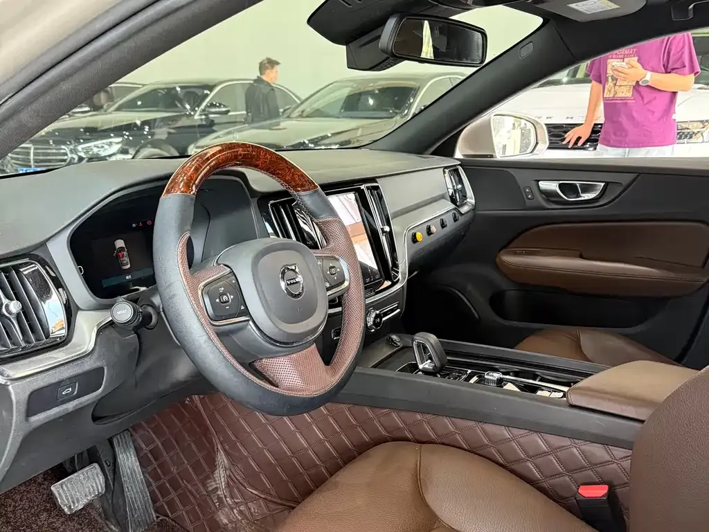 Volvo S60 2023 из CN, фото 5