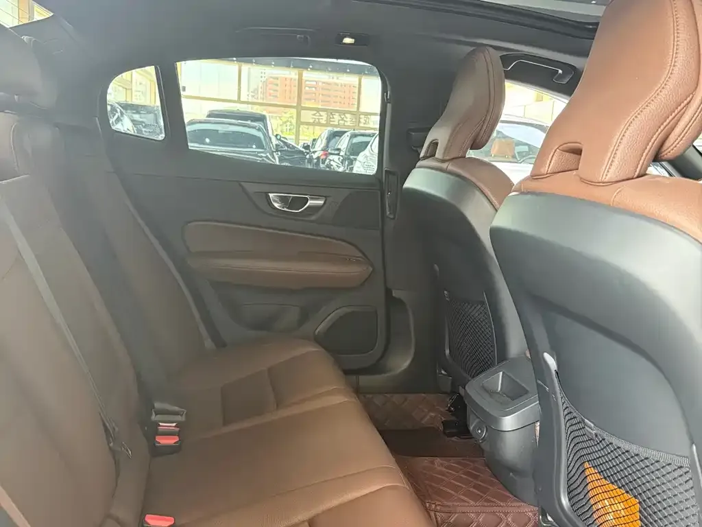 Volvo S60 2023 из CN, фото 2