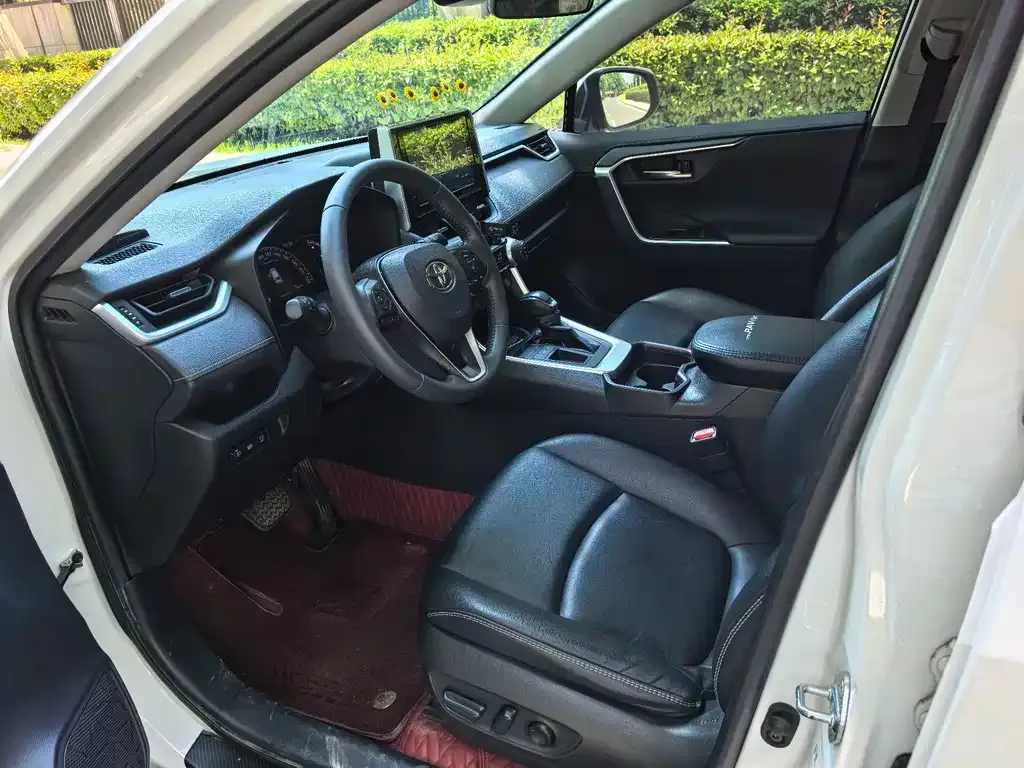 Toyota RAV4 — фото 2