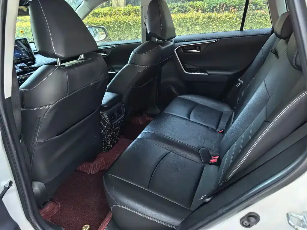 Toyota RAV4 — фото 4