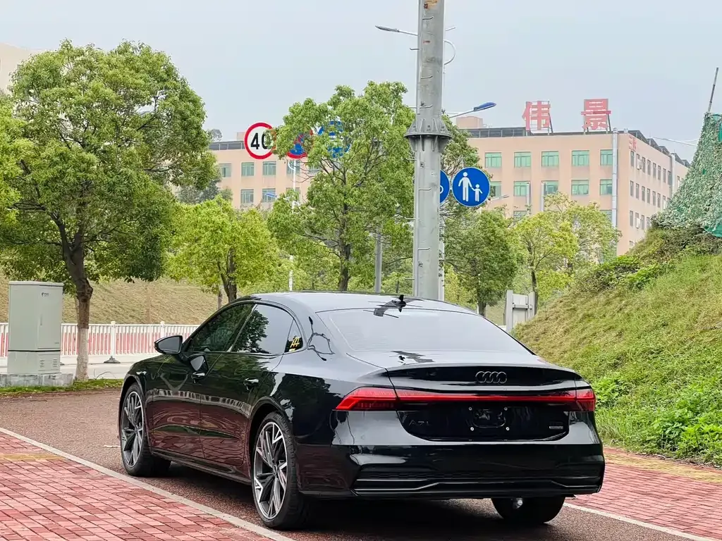 Audi A7L 2023 из CN, фото 6
