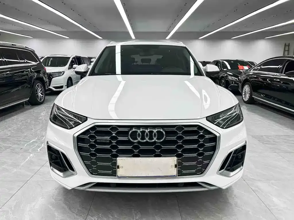 Audi Q5L — фото 9