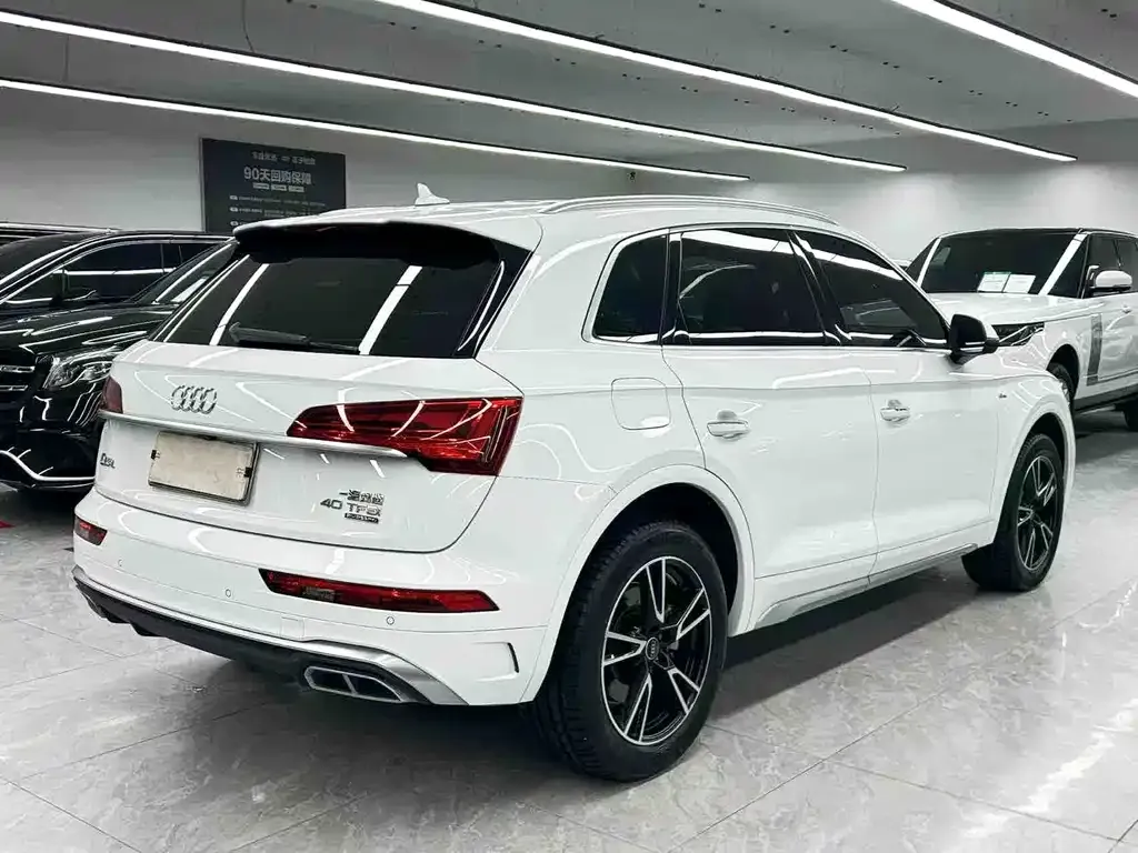 Audi Q5L — фото 8