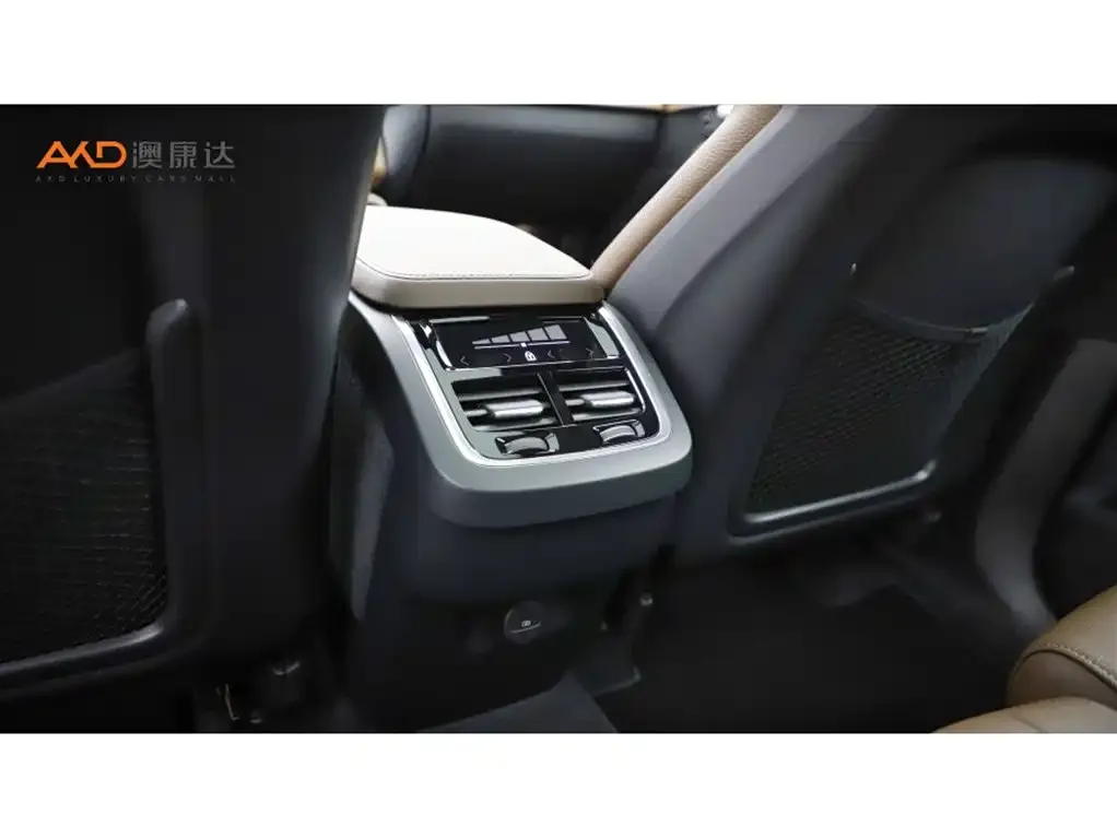 Volvo XC90 — фото 10