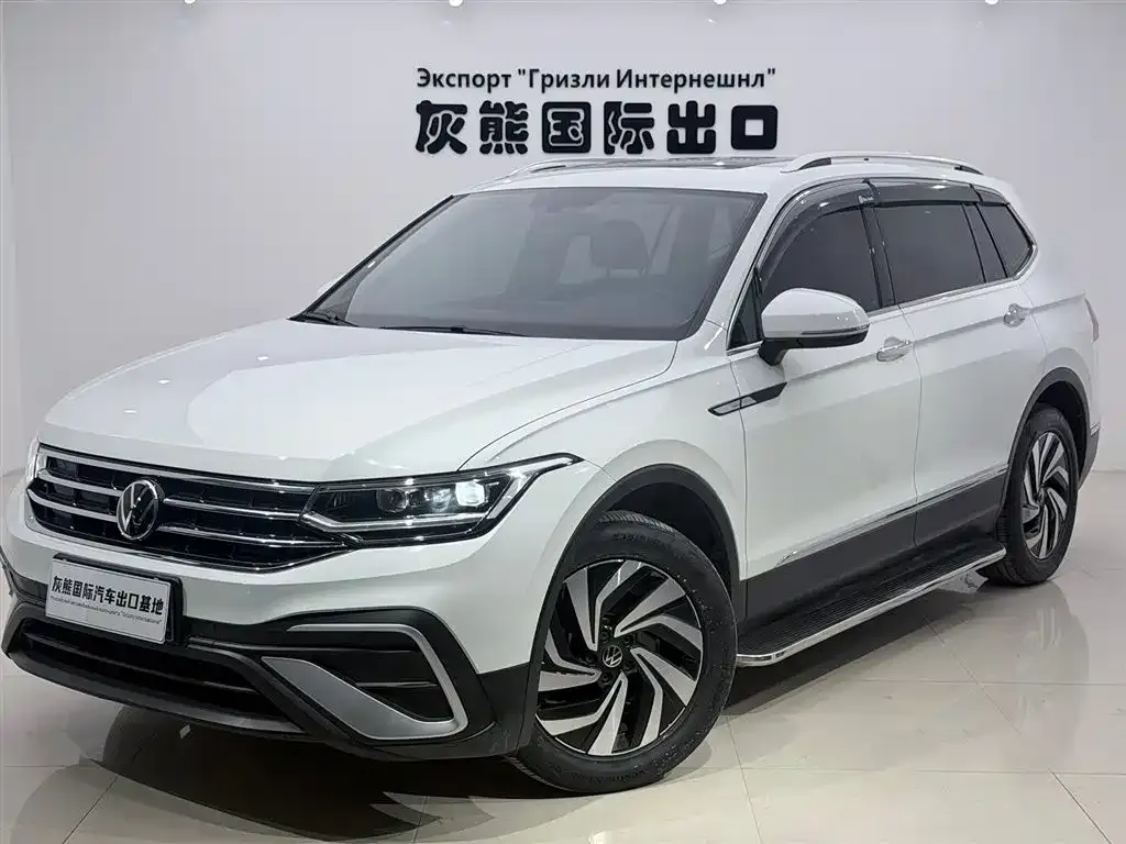 Volkswagen Tiguan L — фото 1