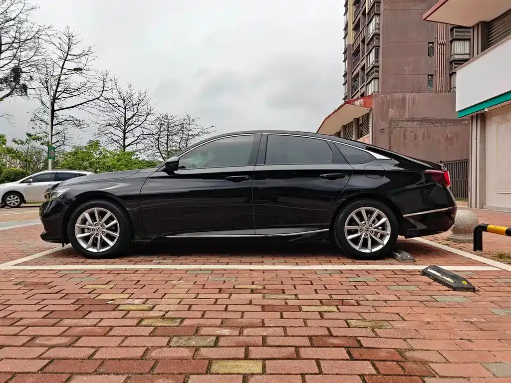 Honda Accord — фото 9