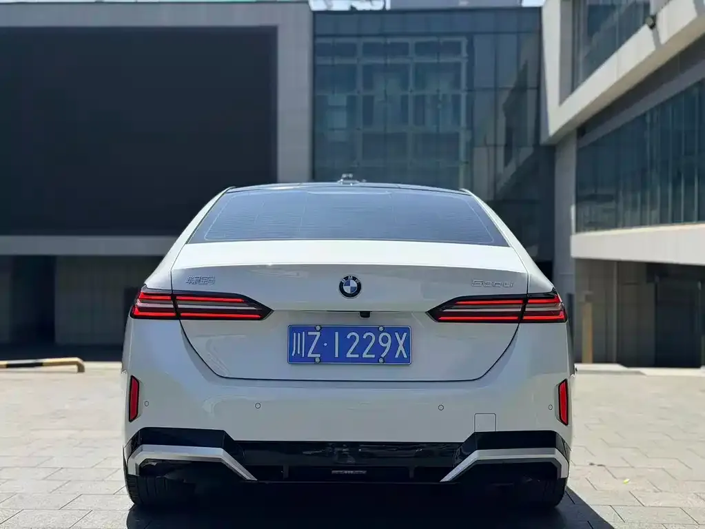 BMW 5 Series — фото 2