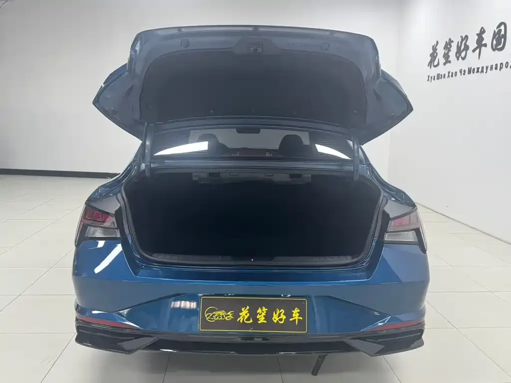 Hyundai Elantra — фото 3