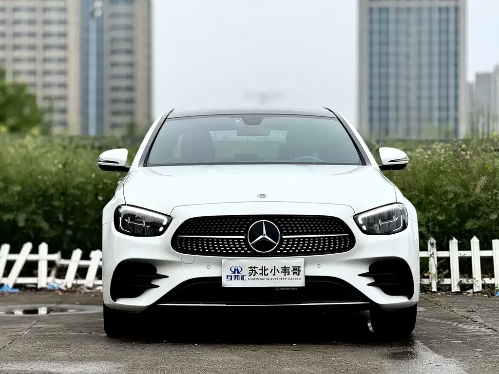 Mercedes-Benz E-Class — фото 1