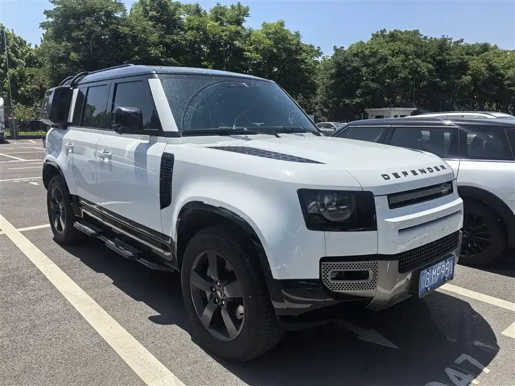 Land Rover Defender — фото 1