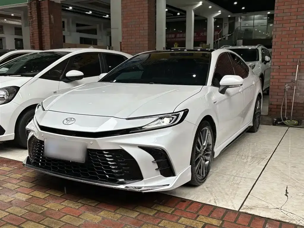 Toyota Camry — фото 5