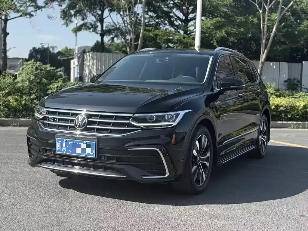 Volkswagen Tiguan L — фото 1