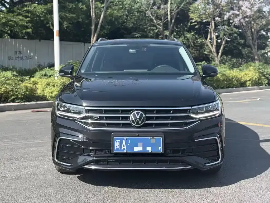 Volkswagen Tiguan L — фото 9